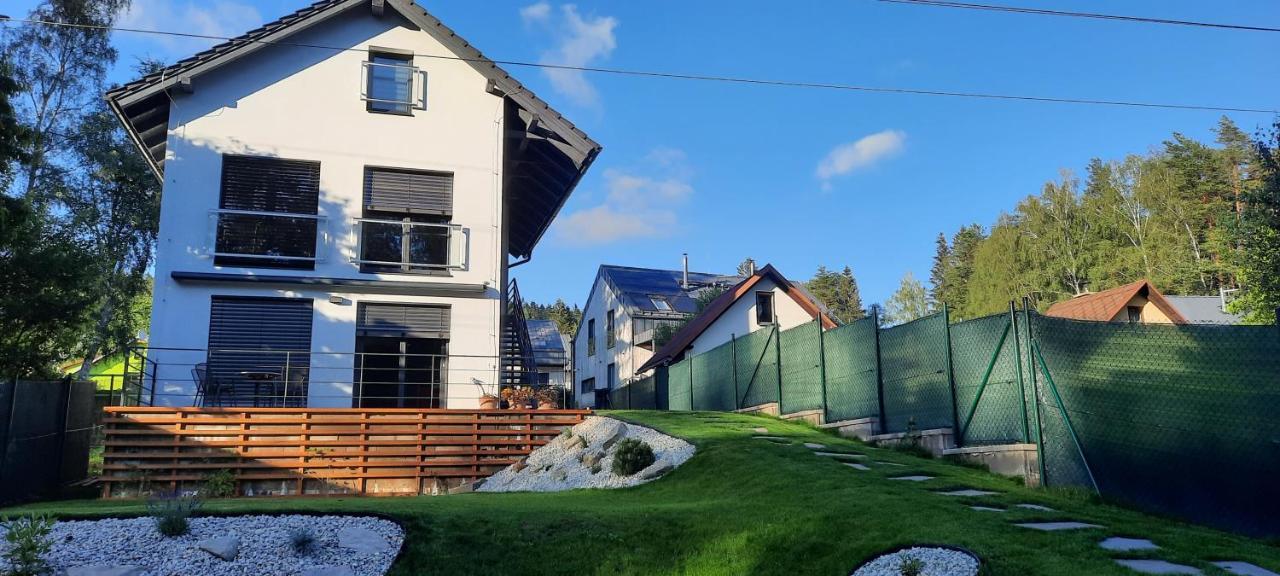 Apartmany Aktiv Lipno リプノ・ナト・ヴルタヴォウ エクステリア 写真