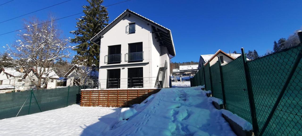 Apartmany Aktiv Lipno リプノ・ナト・ヴルタヴォウ エクステリア 写真